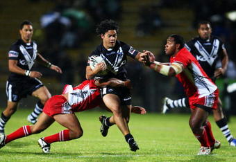 ROTORUA, NEW ZEALAND - OCTOBER 14: Issac Luke of the Kiwis is tackled by Eliakim Uasi of Tonga during the International Rugby League Federation Test match between the New Zealand Kiwis and Tonga at Rotorua International Stadium on October 14, 2009 in Rotorua, New Zealand.  (Photo by Phil Walter/Getty Images)