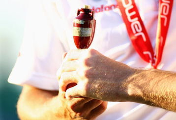 LONDON - AUGUST 23:  The Ashes Urn is picturted at the npower 5th Ashes Test Match between England and Australia at The Brit Oval on August 23, 2009 in London, England.  (Photo by Paul Gilham/Getty Images)