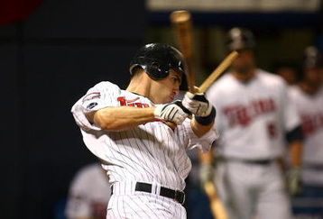 MINNEAPOLIS - OCTOBER 11: Joe Mauer #7 of the Minnesota Twins shatters his bat hitting against the New York Yankees in Game Three of the ALDS during the 2009 MLB Playoffs at the Hubert H. Humphrey Metrodome on October 11, 2009 in Minneapolis, Minnesota. (Photo by Jonathan Daniel/Getty Images)