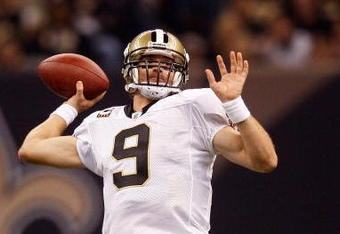 NEW ORLEANS - OCTOBER 18:  Drew Brees #9 of the New Orleans Saints throws a pass against the New York Giants at the Louisiana Superdome on October 18, 2009 in New Orleans, Louisiana.  The Saints defeated the Giants 48-27.  (Photo by Chris Graythen/Getty Images)