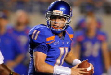 BOISE, ID - SEPTEMBER 3:  Kellen Moore #11 of the Boise State throws a pass under pressure by T.J. Ward #2 of the Oregon Ducks in second quarter of the game on September 3, 2009 at Broncos Stadium in Boise, Idaho. Boise State won the game 19-8. (Photo by Steve Dykes/Getty Images)