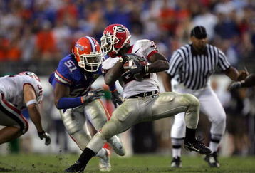 JACKSONVILLE, FL - OCTOBER 27:  Tailback Knowshon Moreno #24 of the Georgia Bulldogs runs the ball against Brandon Spikes #51 of the Florida Gators at Jacksonville Municipal Stadium on October 27, 2007 in Jacksonville, Florida.  (Photo by Ronald Martinez/Getty Images)