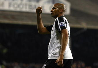 LONDON, ENGLAND - OCTOBER 19: Diomansy Kamara of Fulham celebrates scoring the second goal during the Barclays Premier League match between Fulham and Hull City at Craven Cottage on October 19, 2009 in London, England. (Photo by Ian Walton/Getty Images)
