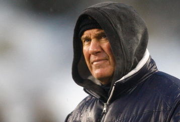 FOXBORO, MA - DECEMBER 21: Coach Bill Belichick of the New England Patriots watches the finals moments of a win against the Arizona Cardinals at Gillette Stadium on December 21, 2008 in Foxboro, Massachusetts. The Patriots won 47-7. (Photo by Jim Rogash/Getty Images)