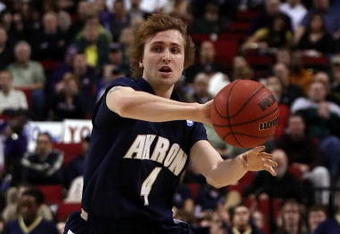 PORTLAND, OR - MARCH 19:  Steve McNees #4 of the Akron Zips passes the ball against the Gonzaga Bulldogs in the first half during the first round of the NCAA Division I Men's Basketball Tournament at the Rose Garden on March 19, 2009 in Portland, Oregon.  (Photo by Jonathan Ferrey/Getty Images)