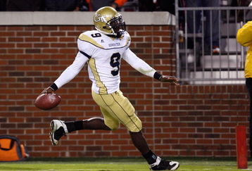 ATLANTA - OCTOBER 17:  Quarterback Josh Nesbitt #9 of the Georgia Tech Yellow Jackets scores a touchdown against the Virginia Tech Hokies at Bobby Dodd Stadium on October 17, 2009 in Atlanta, Georgia.  (Photo by Kevin C. Cox/Getty Images)