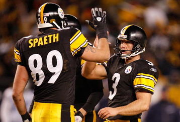 PITTSBURGH - DECEMBER 7:  Jeff Reed #3 and Matt Spaeth #89 of the Pittsburgh Steelers celebrate during their NFL game against the Dallas Cowboys on December 7, 2008 at Heinz Field in Pittsburgh, Pennsylvania. The Steelers defeated the Cowboys 20-13. (Photo by Gregory Shamus/Getty Images)