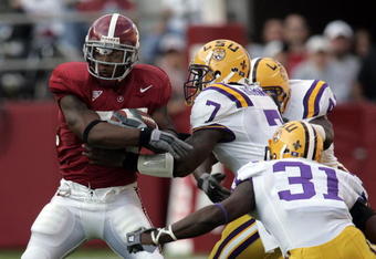 TUSCALOOSA, AL - NOVEMBER 12:  Kenneth Darby #34 of the University of Alabama is tackled by center Ali Highsmith #7 of Louisiana State University on November 12, 2005 at at Bryant-Denny Stadium in Tuscaloosa, Alabama.  (Photo by Chris Graythen/Getty Images) 