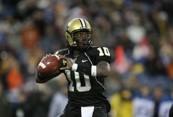 NASHVILLE, TN - DECEMBER 31:  Larry Smith #10 of the Vanderbilt Commodores passes against the Boston College Eagles during the Gaylord Hotels Music City Bowl at LP Field on December 31, 2008 in Nashville, Tennessee.  (Photo by Andy Lyons/Getty Images)