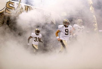 NEW ORLEANS - OCTOBER 18:  Drew Brees #9 of the New Orleans Saints runs onto the field during player introductions before playing the New York Giants at the Louisiana Superdome on October 18, 2009 in New Orleans, Louisiana.  (Photo by Chris Graythen/Getty Images)