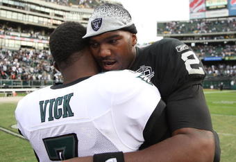 OAKLAND, CA - OCTOBER 18:  Michael Vick #7 of the Philadelphia Eagles talks with JaMarcus Russell #2 of the Oakland Raiders at the end of an NFL game at the Oakland-Alameda County Coliseum on October 18, 2009 in Oakland, California.  (Photo by Jed Jacobsohn/Getty Images)