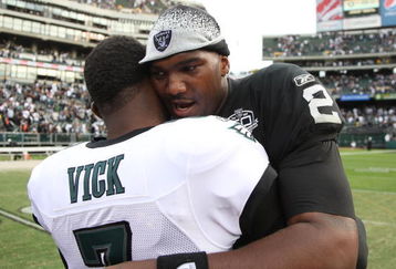 OAKLAND, CA - OCTOBER 18:  Michael Vick #7 of the Philadelphia Eagles talks with JaMarcus Russell #2 of the Oakland Raiders at the end of an NFL game at the Oakland-Alameda County Coliseum on October 18, 2009 in Oakland, California.  (Photo by Jed Jacobsohn/Getty Images)