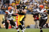 PITTSBURGH, PA - OCTOBER 18: Heath Miller #83 of the Pittsburgh Steelers runs down the field after catching a pass between D'Qwell Jackson #52 and Brodney Pool #21 of the Cleveland Browns at Heinz Field on October 18, 2009 in Pittsburgh, Pennsylvania. The Steelers defeated the Browns 27-14. (Photo by Joe Robbins/Getty Images)