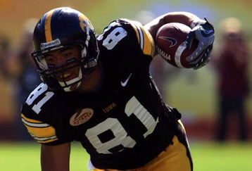 TAMPA, FL - JANUARY 01:  Tony Moeaki #81 of the Iowa Hawkeyes runs upfield as he fights off the tackle of Chris Culliver #17 of the South Carolina Gamecocks during the Outback Bowl on January 1, 2009 at Raymond James Stadium in Tampa, Florida.  (Photo by Scott Halleran/Getty Images)