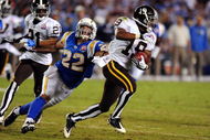 SAN DIEGO - OCTOBER 19:  Eddie Royal #19 of the Denver Broncos runs the ball against Jacob Hester #22 of the San Diego Chargers at Qualcomm Stadium on October 19, 2009 in San Diego, California.  (Photo by Jacob de Golish/Getty Images)