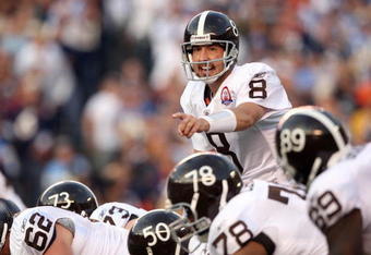 SAN DIEGO, CA - OCTOBER 19:  Quarterback Kyle Orton #8 of the Denver Broncos at the line of scrimmage against the San Diego Chargers during Monday Night Football on October 19, 2009 at Qualcomm Stadium in San Diego, California. (Photo by Donald Miralle/Getty Images)