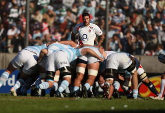 SALTA, ARGENTINA - JUNE 13:  Matt Banahan of England waits for the ball during the second test between Argentina and England at Estadio Padre Ernesto Martearena on June 13, 2009 in Salta, Argentina.  (Photo by Warren Little/Getty Images)