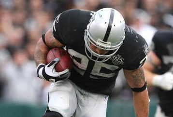 OAKLAND, CA - OCTOBER 18:  Justin Fargas #25 of the Oakland Raiders runs against Sheldon Brown #24 of the Philadelphia Eagles during an NFL game at the Oakland-Alameda County Coliseum on October 18, 2009 in Oakland, California.  (Photo by Jed Jacobsohn/Getty Images)