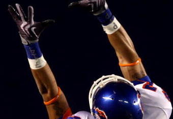 SAN DIEGO, CA - DECEMBER 23:  Wide Receiver Austin Pettis #87 of Boise State Broncos makes a diving catch against Cornerback Rafael Priest #10 of the TCU Horned Frogs during Frogs' 17-16 during Frogs' 17-16 win over the Broncos in the San Diego County Credit Union Poinsettia Bowl at Qualcomm Stadium on December 23, 2008 in San Diego, California. (Photo by Donald Miralle/Getty Images)