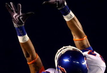 SAN DIEGO, CA - DECEMBER 23:  Wide Receiver Austin Pettis #87 of Boise State Broncos makes a diving catch against Cornerback Rafael Priest #10 of the TCU Horned Frogs during Frogs' 17-16 during Frogs' 17-16 win over the Broncos in the San Diego County Credit Union Poinsettia Bowl at Qualcomm Stadium on December 23, 2008 in San Diego, California. (Photo by Donald Miralle/Getty Images)