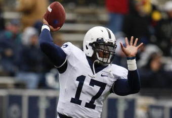 IOWA CITY, IOWA - NOVEMBER 8: Quarterback Daryll Clark #17 of the Penn State Nittany Lions looks downfield for a receiver during play against the Iowa Hawkeyes at Kinnick Stadium on November 8, 2008 in Iowa City, Iowa. Iowa defeated Penn State  24-23. (Photo by David Purdy/Getty Images)