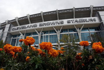 CLEVELAND - OCTOBER 04:  Cleveland Browns Stadium is seen prior to the Cleveland Browns game against the Cincinnati Bengals on October 4, 2009 in Cleveland, Ohio.  (Photo by Jim McIsaac/Getty Images)