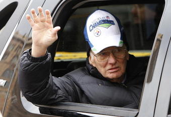 PITTSBURGH - FEBRUARY 03: Dan Rooney owner of the Pittsburgh Steelers waves to fans during a parade to celebrate winning Super Bowl XLIII on February 3, 2009 in Pittsburgh, Pennsylvania.  (Photo by Gregory Shamus/Getty Images)