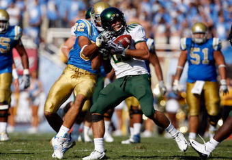 PASADENA, CA. - OCTOBER 10: John Boyett #20 of the Oregon Ducks intercepts the ball in the fourth quarter against the UCLA Bruins on October 10, 2009 at the rosebowl in Pasadena, California.  (Photo by Jacob De golish/Getty Images)