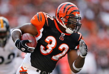 CINCINNATI - SEPTEMBER 27:  Cedric Benson #32 of the Cincinnati Bengals runs with the ball during the NFL game against the Pittsburgh Steelers at Paul Brown Stadium on September 27, 2009 in Cincinnati, Ohio.  The Bengals won 23-20.  (Photo by Andy Lyons/Getty Images)