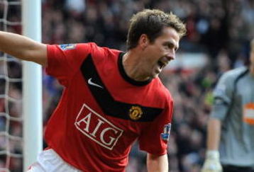 MANCHESTER, ENGLAND - OCTOBER 17:  Michael Owen of Manchester United celebrates the first goal after Zat Knight of Bolton Wanderers scores an own goal during the Barclays Premier League match between Manchester United and Bolton Wanderers at Old Trafford on October 17, 2009 in Manchester, England.  (Photo by Laurence Griffiths/Getty Images)