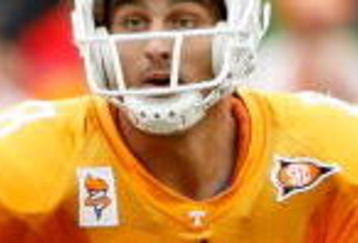 KNOXVILLE, TN - OCTOBER 10:  Jonathan Crompton #8 of the Tennessee Volunteers looks to pass the ball during the SEC game against the Georgia Bulldogs at Neyland Stadium on October 10, 2009 in Knoxville, Tennessee.  (Photo by Andy Lyons/Getty Images)