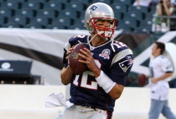PHILADELPHIA - AUGUST 13: Quarterback Tom Brady #12 of the New England Patriots passes the ball during warmups before the preseason game against the Philadelphia Eagles on August 13, 2009 at Lincoln Financial Field in Philadelphia, Pennsylvania. (Photo by Jim McIsaac/Getty Images)