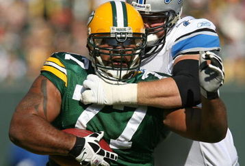 GREEN BAY, WI - OCTOBER 18: Cullen Jenkins #77 of the Green Bay Packers tries to run after intercepting a pass as Jeff Backus #76 of Detroit Lions drags him down at Lambeau Field on October 18, 2009 in Green Bay, Wisconsin. (Photo by Jonathan Daniel/Getty Images)