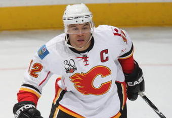 EDMONTON, CANADA - SEPTEMBER 23:  Jarome Iginla #12 of the Calgary Flames skates against the Edmonton Oilers on September 23, 2009 at Rexall Place in Edmonton, Alberta, Canada. (Photo by Dale MacMillan/Getty Images)