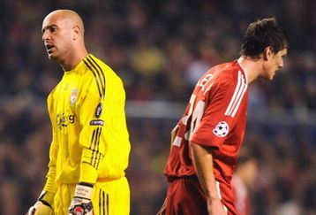 LIVERPOOL, ENGLAND - OCTOBER 20: Pepe Reina of Liverpool shows his dissapointment alongside Martin Kelly after conceding the first goal during the UEFA Champions League Group E match between Liverpool and Lyon at Anfield on October 20, 2009 in Liverpool, England.  (Photo by Laurence Griffiths/Getty Images)