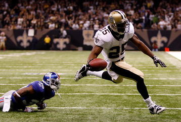 NEW ORLEANS - OCTOBER 18:  Reggie Bush #25 of the New Orleans Saints scores a touchdown over Kevin Dockery #35 of the New York Giants at the Louisiana Superdome on October 18, 2009 in New Orleans, Louisiana.  (Photo by Chris Graythen/Getty Images)