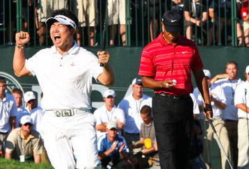 CHASKA, MN - AUGUST 16:  (L-R) Y.E. Yang of South Korea celebrates a birdie putt on the 18th green alongside Tiger Woods during the final round of the 91st PGA Championship at Hazeltine National Golf Club on August 16, 2009 in Chaska, Minnesota.  (Photo by David Cannon/Getty Images)