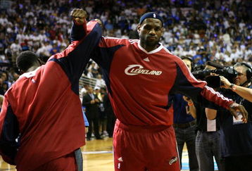 ORLANDO, FL - MAY 30: LeBron James #23 of the Cleveland Cavaliers locks arms with teammate Ben Wallace #4 before Game Six of the Eastern Conference Finals against the Orlando Magic during the 2009 Playoffs at Amway Arena on May 30, 2009 in Orlando, Florida. NOTE TO USER: User expressly acknowledges and agrees that, by downloading and or using this photograph, User is consenting to the terms and conditions of the Getty Images License Agreement  (Photo by Elsa/Getty Images)