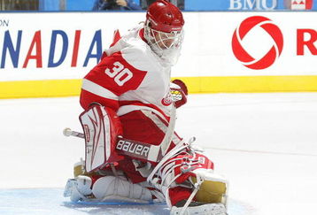 TORONTO, ON - SEPTEMBER 26:  Chris Osgood #30 of the Detroit Red Wings kicks aside a shot in a pre-season game against the Toronto Maple Leafs on September 26, 2009 at the Air Canada Centre in Toronto, Ontario. The Leafs defeated the Red Wings 2-1. (Photo by Claus Andersen/Getty Images)