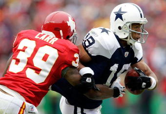 KANSAS CITY, MO - OCTOBER 11:  Miles Austin #19 of the Dallas Cowboys carries the ball as Brandon Carr #39 of the Kansas City Chiefs defends during the game on October 11, 2009 at Arrowhead Stadiumin Kansas City, Missouri.  (Photo by Jamie Squire/Getty Images)