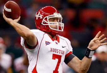 NEW ORLEANS - OCTOBER 17:  Quarterback Case Keenum #7 of the Houston Cougars throws the ball against the Tulane Green Wave at the Louisiana Superdome on October 17, 2009 in New Orleans, Louisiana.  (Photo by Chris Graythen/Getty Images)