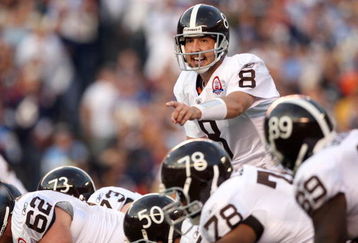 SAN DIEGO, CA - OCTOBER 19:  Quarterback Kyle Orton #8 of the Denver Broncos at the line of scrimmage against the San Diego Chargers during Monday Night Football on October 19, 2009 at Qualcomm Stadium in San Diego, California. (Photo by Donald Miralle/Getty Images)