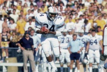 1985:  Bo Jackson #34 of Auburn University carries the ball during a game in the 1985 season. ( Photo by: Scott Cunningham/Getty Images)