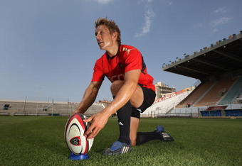 TOULON, FRANCE - JULY 15:  Jonny Wilkinson, the England standoff, who has recently joined Toulon, places the ball on the kicking tee as he takes part in kicking practice at the Stade Felix Mayol on July 15, 2009 in Toulon, France.  (Photo by David Rogers/Getty Images)