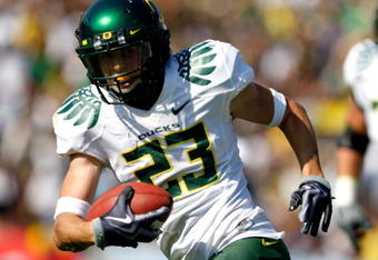 PASADENA, CA. - OCTOBER 10: Jeff Maehl #23 of the the Oregon Ducks runs a touchdown in the third quarter on October 10, 2009 at the Rosebowl in Pasadena, California. The Ducks defeated the Bruins 24-10  (Photo by Jacob De golish/Getty Images)