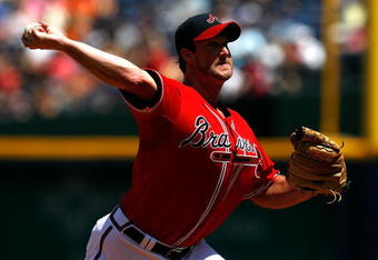 ATLANTA - AUGUST 23:  Starting pitcher Derek Lowe #32 of the Atlanta Braves pitches to the Florida Marlins on August 23, 2009 at Turner Field in Atlanta, Georgia.  (Photo by Kevin C. Cox/Getty Images)