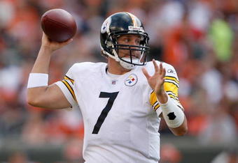 CINCINNATI - SEPTEMBER 27:  Ben Roethlisberger #7 of the Pittsburgh Steelers throws a pass during the NFL game against the Cincinnati Bengals at Paul Brown Stadium on September 27, 2009 in Cincinnati, Ohio.  (Photo by Andy Lyons/Getty Images)