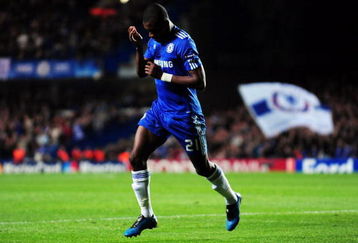 LONDON, ENGLAND - OCTOBER 21:  Salomon Kalou of Chelsea celebrates scoring the second goal during the UEFA Champions League Group D match between Chelsea and Atletico Madrid at Stamford Bridge on October 21, 2009 in London, England.  (Photo by Mike Hewitt/Getty Images)