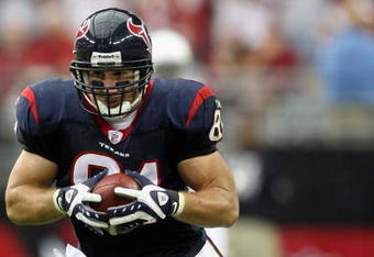 GLENDALE, AZ - OCTOBER 11:  Tight end Owen Daniels #81 of the Houston Texans runs with the ball during the NFL game against the Arizona Cardinals at the Universtity of Phoenix Stadium on October 11, 2009 in Glendale, Arizona. The Cardinals defeated the Texans 28-21.  (Photo by Christian Petersen/Getty Images)