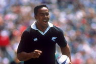 HONG KONG - MARCH 25-26: Jonah Lomu of New Zealand in action during the 1995 Hong Kong Rugby Sevens March 25-26, 1995 held in Hong Kong. (Photo by Dave Rogers/Getty Images)